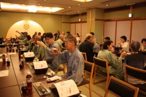 山口顧問の発声で乾杯！