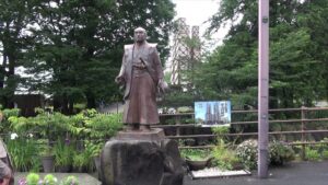 韮山反射炉と建設した江川英龍の銅像